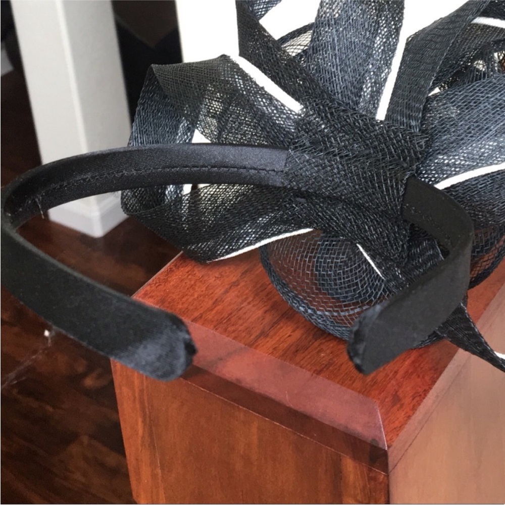 Black White Sinamay Derby Headband Fascinator - Picture 5 of 5